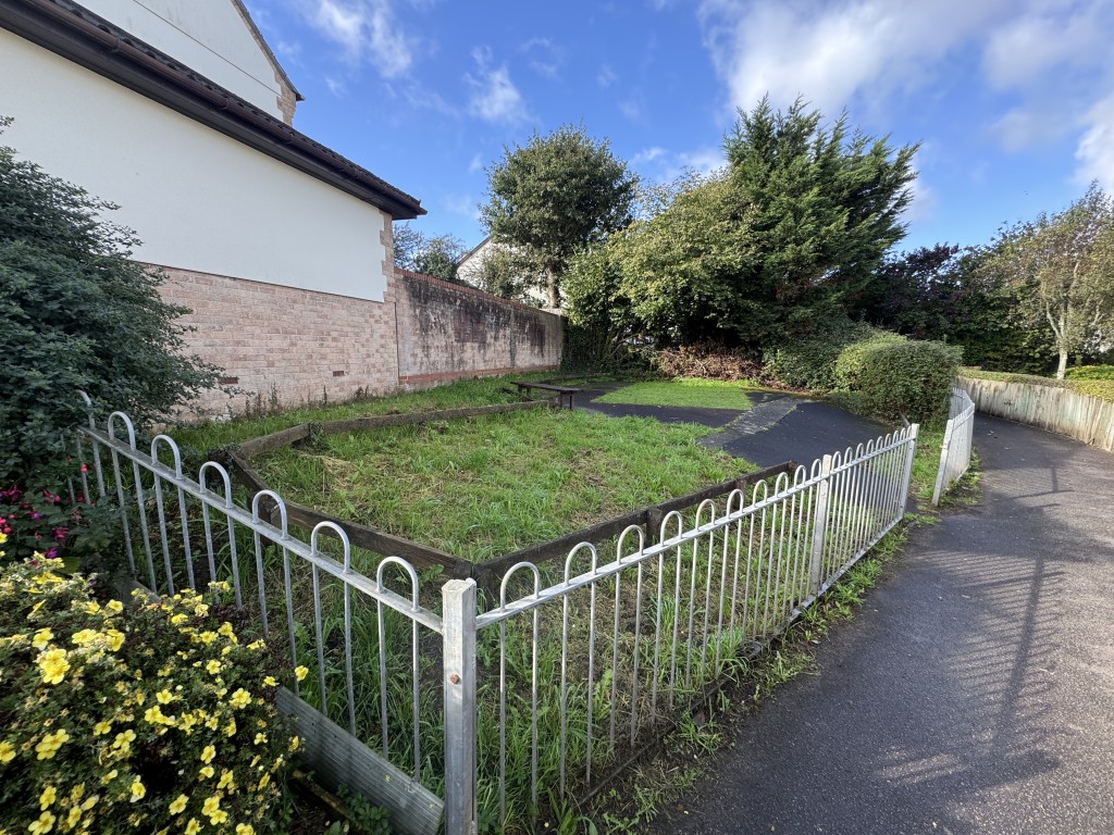 Lot: 13 - FREEHOLD LAND - View of land